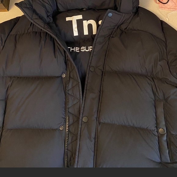 SOLD* Aritzia super puff shorty - Picture 4 of 5